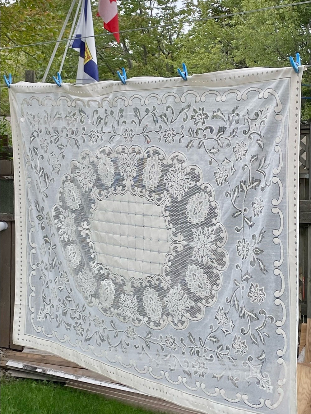 Vintage Ivory Lace-Patterned Tablecloth - Elegant Home Dining Linen